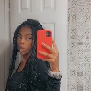 Meet your Posher, Ayana